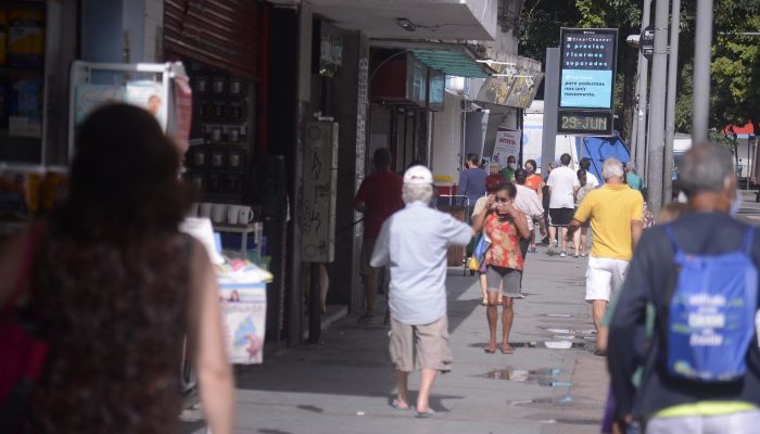rio_tem_primeiro_dia_util_de_reabertura_do_comercio_de_rua2906200462.jpg