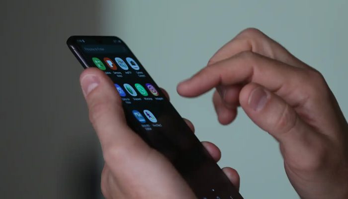 uso_de_smartphone_e_celular050720211245.jpg